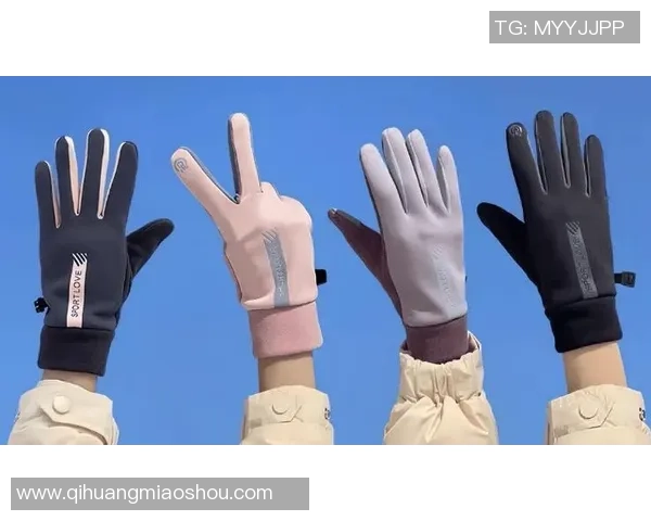 冬季足球爱好者必备的御寒手套让你在寒冷天气中尽情享受比赛乐趣 冬季足球爱好者必备的御寒手套让你在寒冷天气中尽情享受比赛乐趣